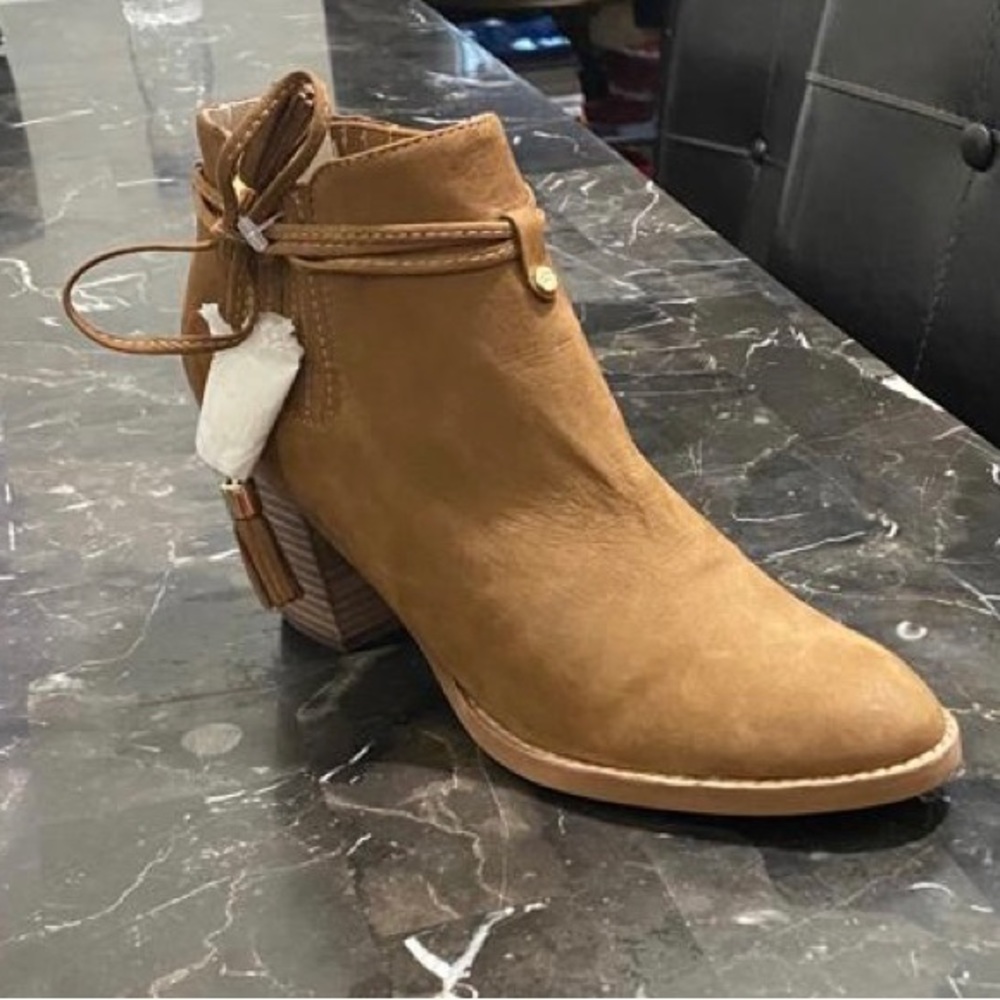NWOB Juicy Couture Jonahh Cognac Nubuck 933 Booties Size 9.